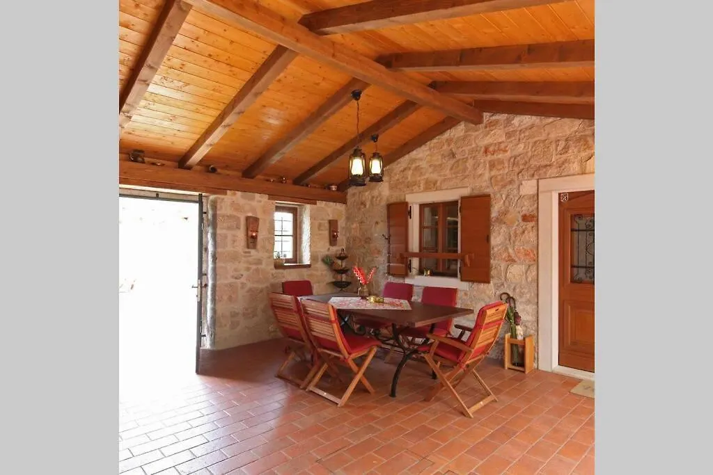 Villa Domaine Vinodolsun Zwei Villen, Ein Grundstueck Und Platz Fuer Bis Zu 20 Personen Bribir  Croatia