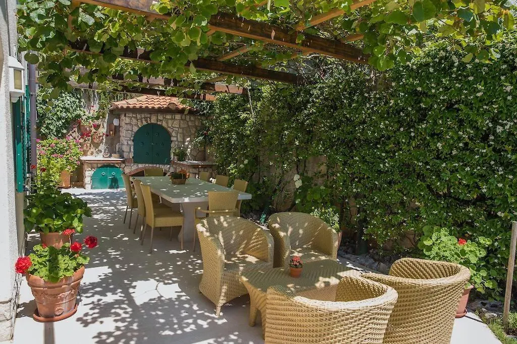 Domaine Vinodolsun Zwei Villen, Ein Grundstueck Und Platz Fuer Bis Zu 20 Personen Bribir  Croatia
