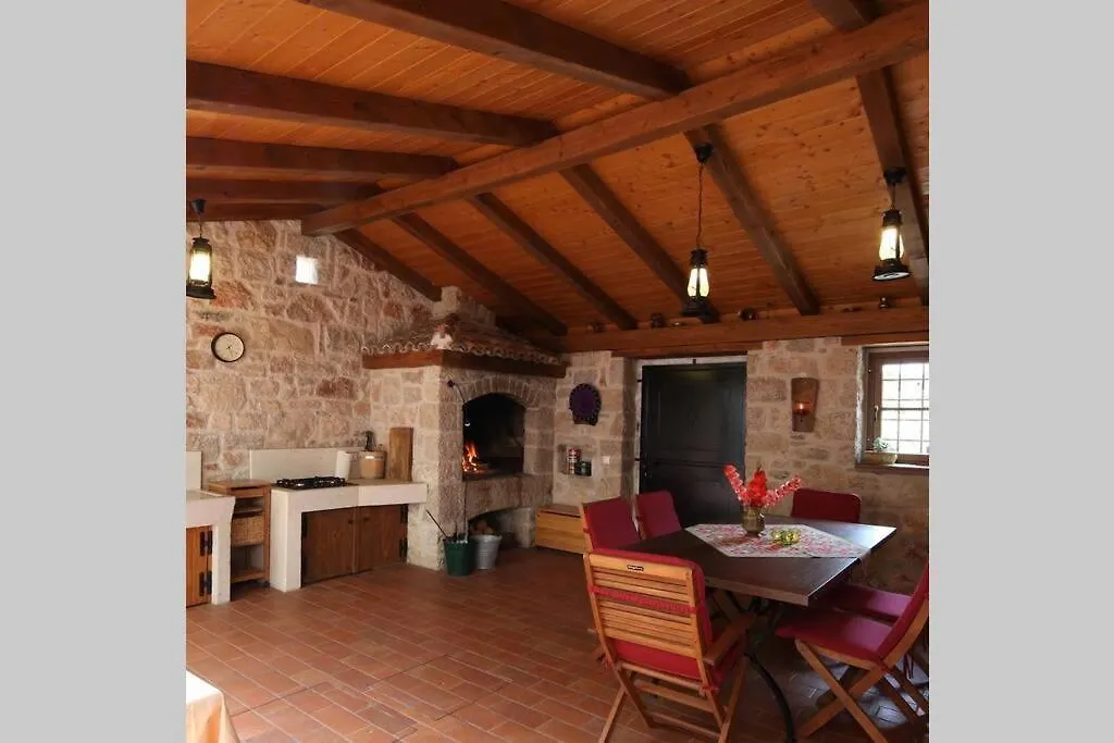 Domaine Vinodolsun Zwei Villen, Ein Grundstueck Und Platz Fuer Bis Zu 20 Personen Bribir  0*, Bribir (Primorje-Gorski Kotar)