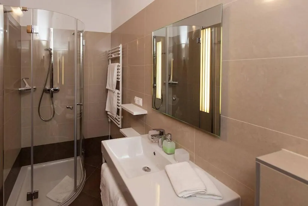 Villa Domaine Vinodolsun Zwei Villen, Ein Grundstueck Und Platz Fuer Bis Zu 20 Personen Bribir