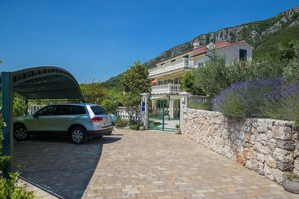 Domaine Vinodolsun Zwei Villen, Ein Grundstueck Und Platz Fuer Bis Zu 20 Personen Bribir  Villa Bribir (Primorje-Gorski Kotar)